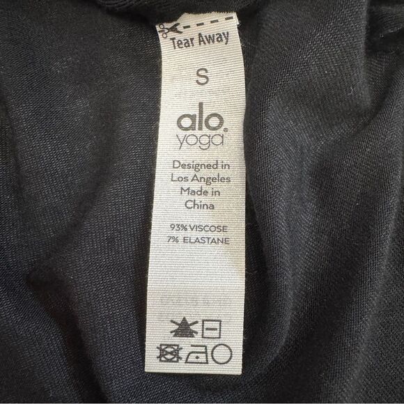Alo Yoga Black Longer in back Basic Top Size Small - Picture 7 of 9